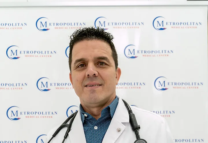 Un doctor de Metropolitan Medical Centers